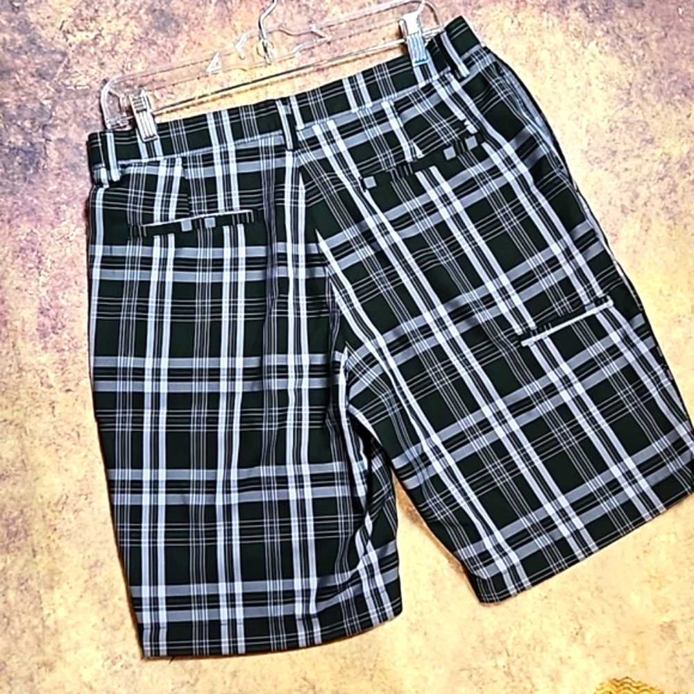 Haggar | Men's Black and Gray Plaid Performance Golf Shorts 32